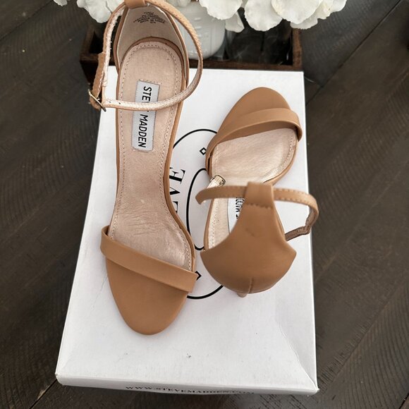 Stecy Neutral Steve Madden heels 7.5 - Picture 2 of 3